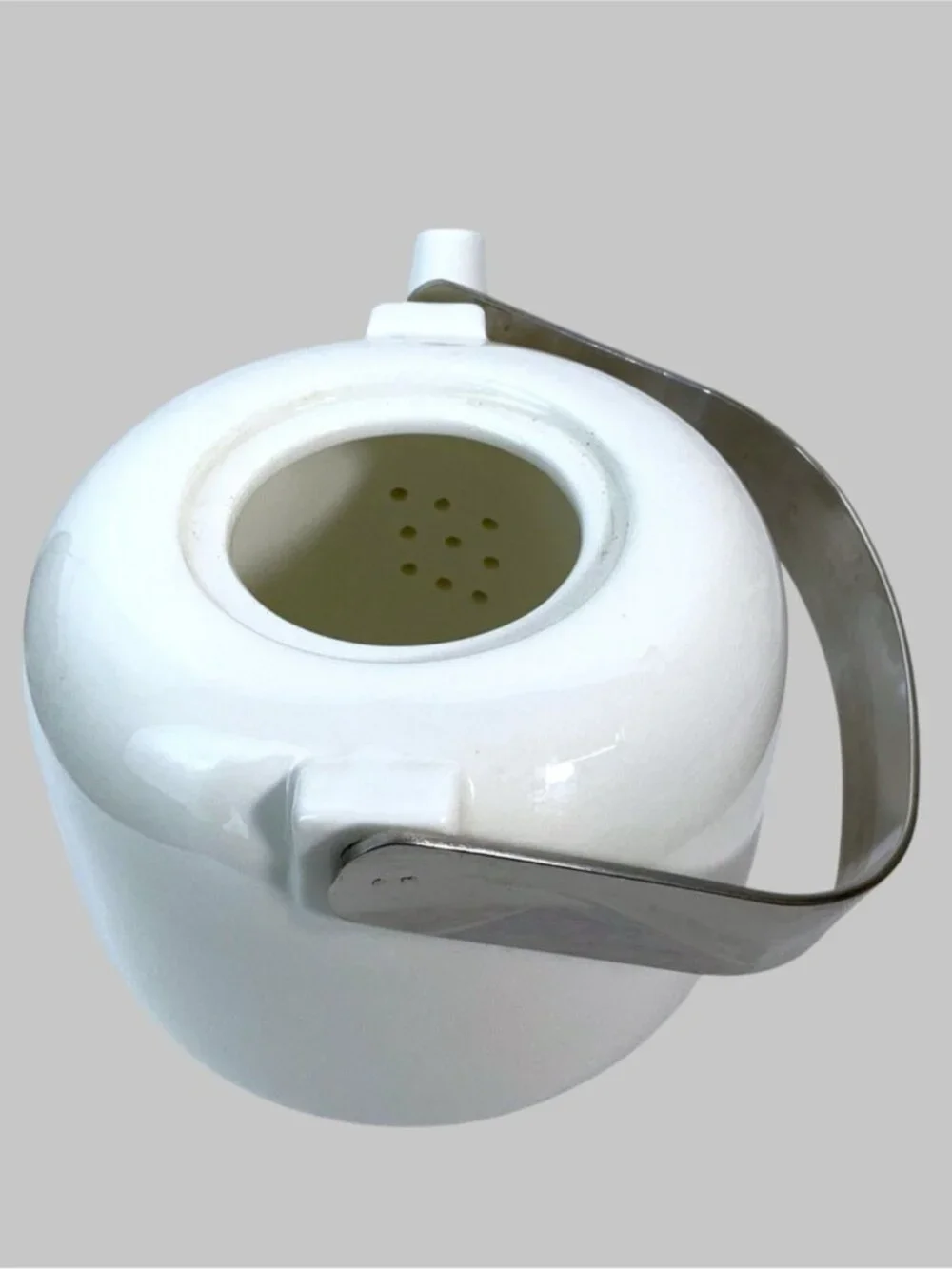 OmniWare Teapot Before Spout Strainer Fold Down Stainless Handle 32 OZ White